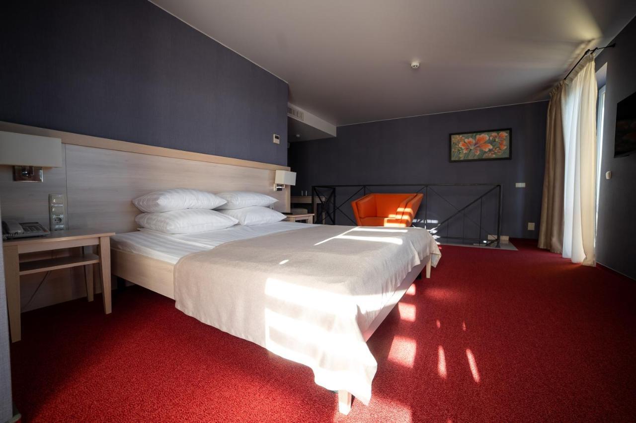 Sribni Leleky Hotel & Spa Lutsk Exterior photo